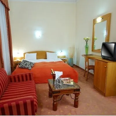 Kinissi Palace Хотел 4*