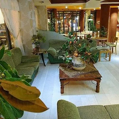 Kinissi Palace Хотел